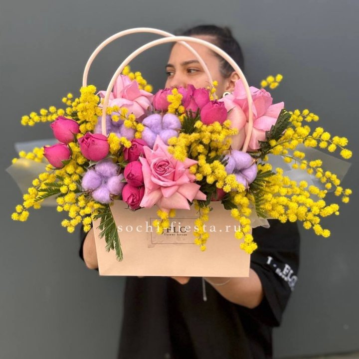 Сумочка мимозы и роз "Примавера" в Тюмени