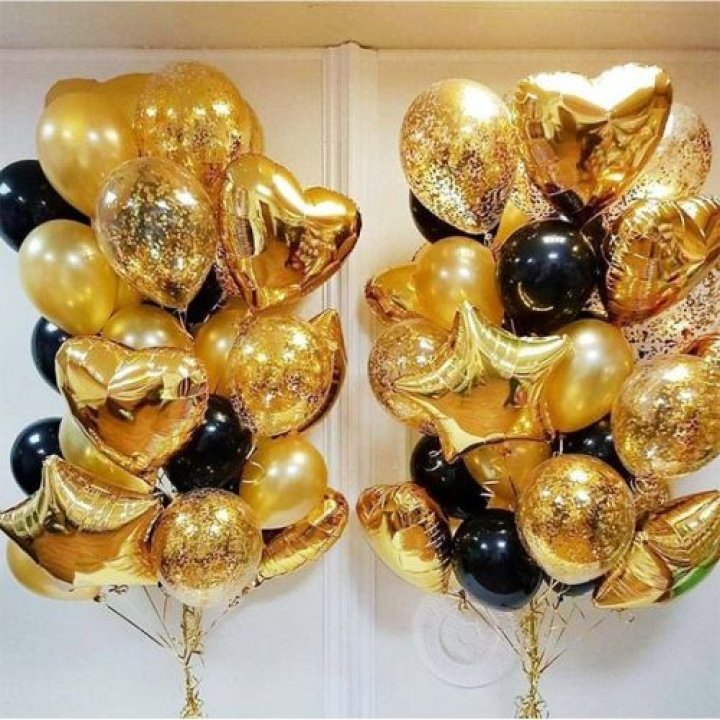 Фонтан шаров "Чёрное золото" в Тюмени