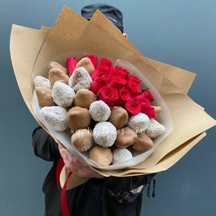 Розы и клубника в шоколаде Мерси в Тюмени