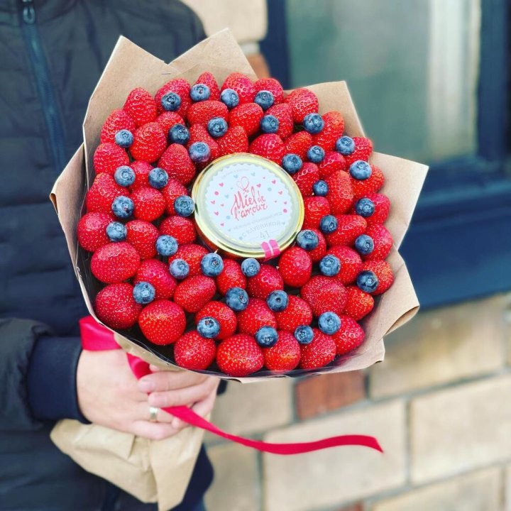 "Клубника и мёд" в Тюмени