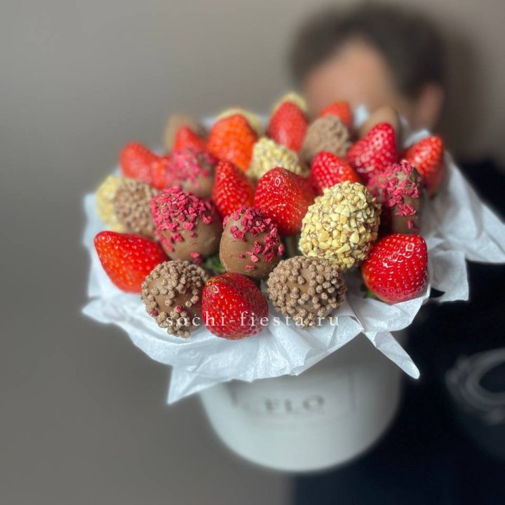 Клубника в боксе 30 ягод в Тюмени