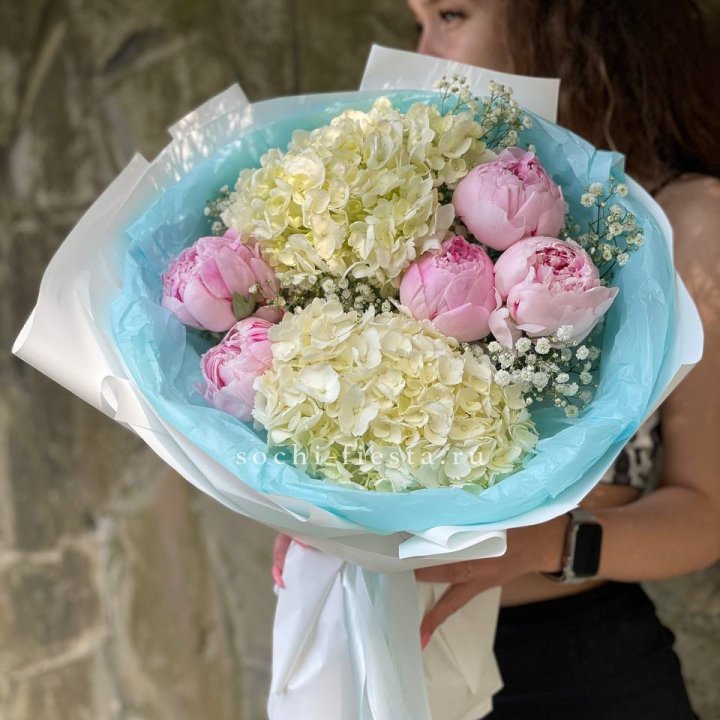 Букет с пионами "Блюсом" в Тюмени