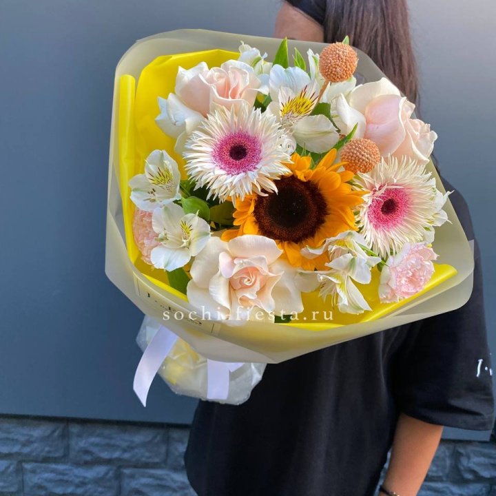 Букет с подсолнухом "Елоу" в Тюмени