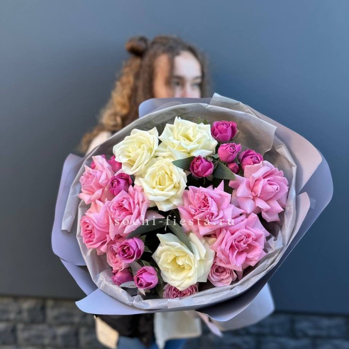 Букет французских и пионовидных роз в Тюмени
