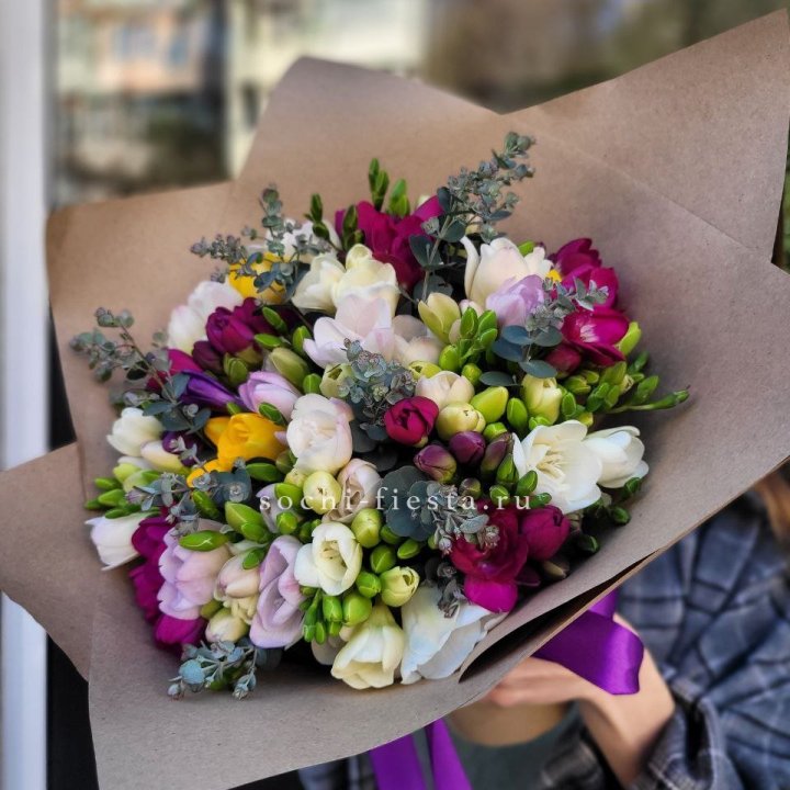 Букет фрезий "Радуга" в Тюмени