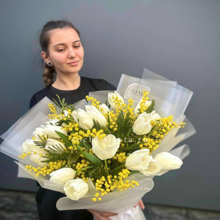 Букет тюльпанов и мимозы в Тюмени