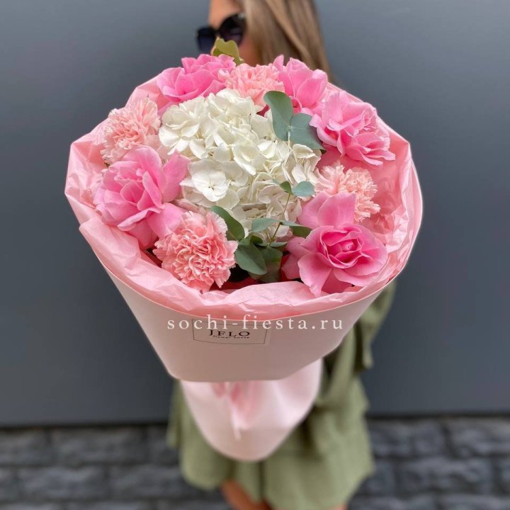  Букет роз и гортензии "Навола" в Тюмени