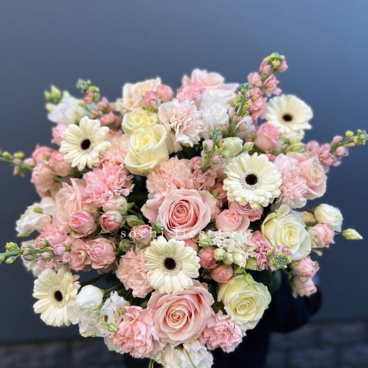 Авторский букет "Нежный" в Тюмени