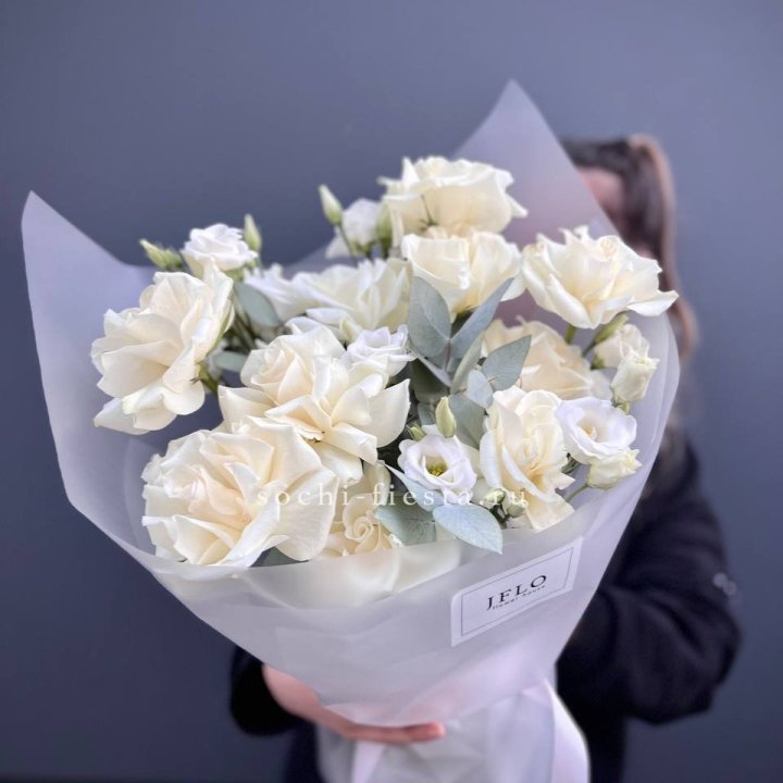 Букет французских роз и эустомы  в Тюмени