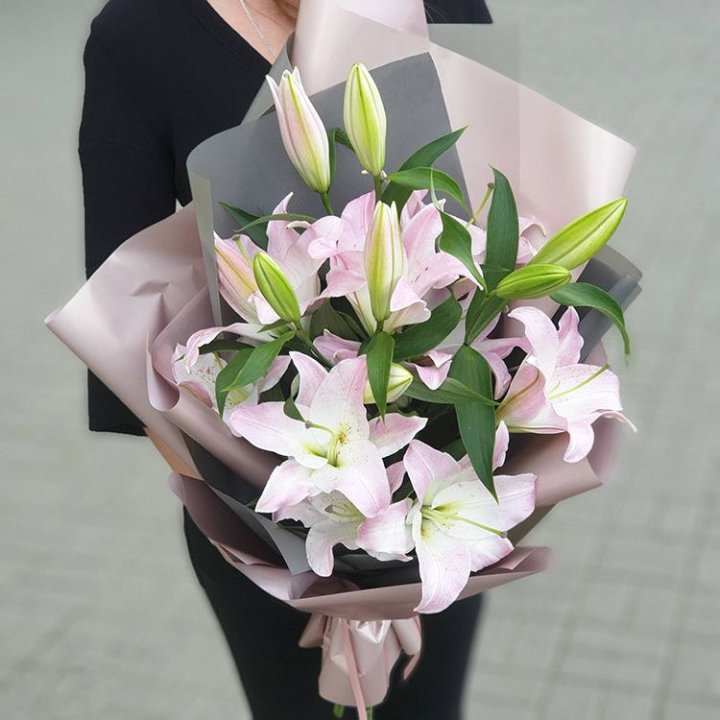Букет розовых лилий в Тюмени