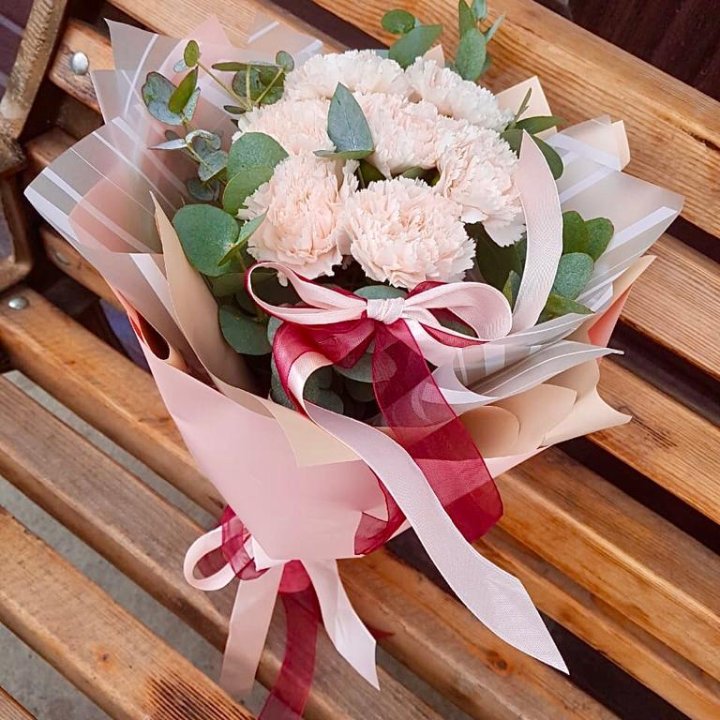 Диантусы с эвкалиптом в Тюмени