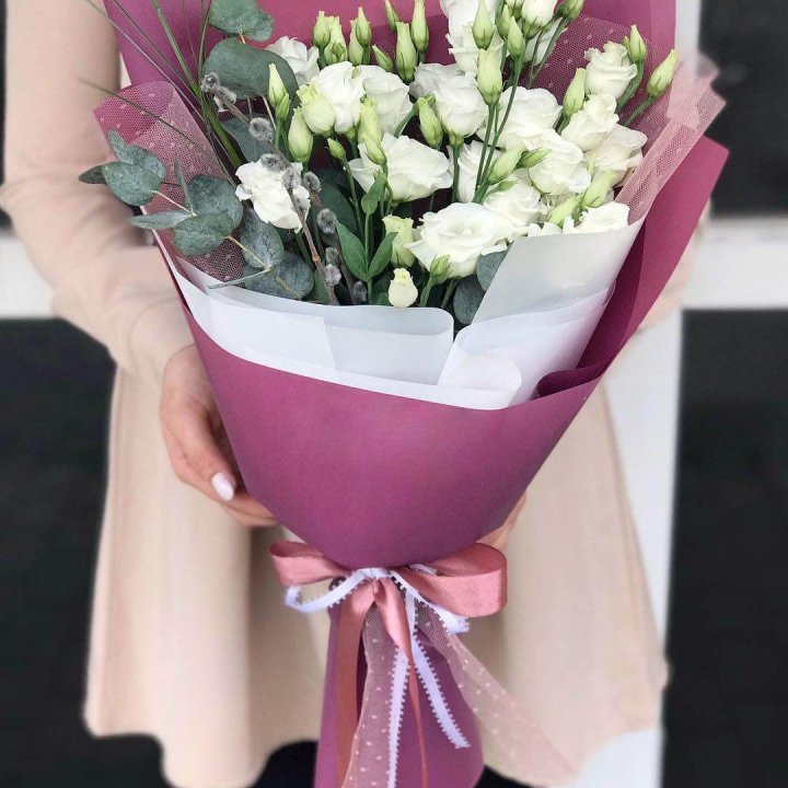 Эустомы с эвкалиптом в Тюмени