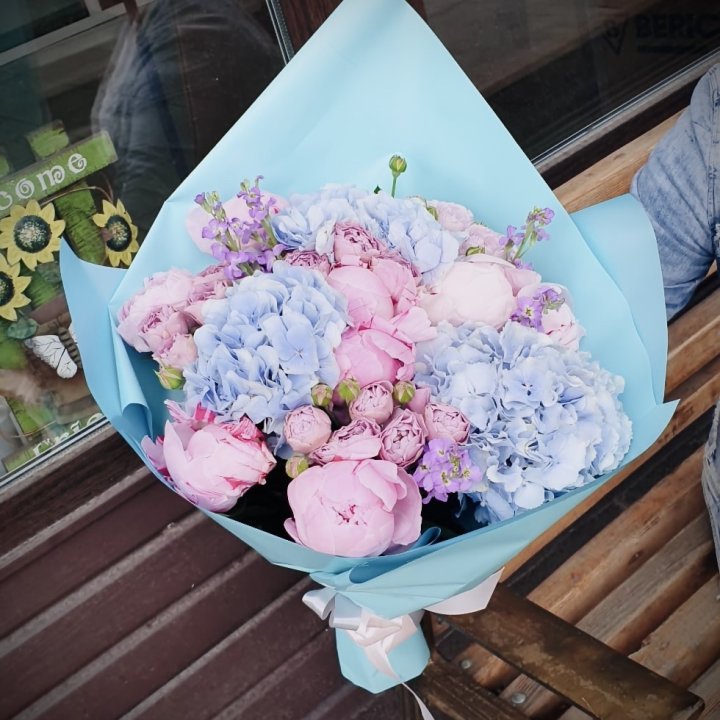 Букет с гортензиями "Блубери" в Тюмени