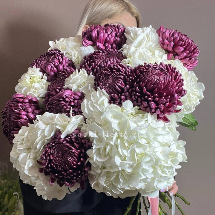 Охапка Бигуди и гортензий в Тюмени