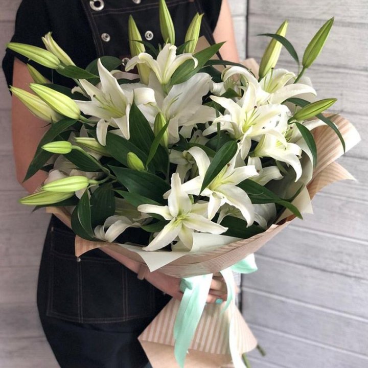 Букет белых лилий в Тюмени