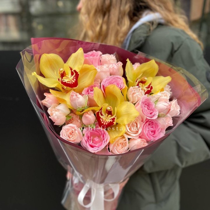  Букет орхидей и роз Есенья в Тюмени