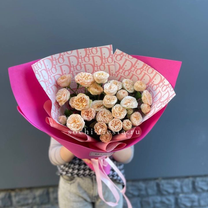 9 пионовидных роз в Тюмени