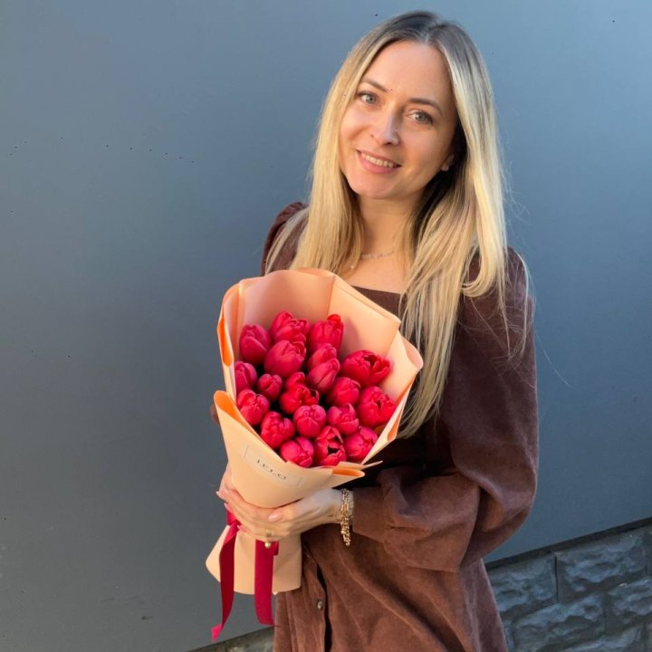  19 красных тюльпанов в Тюмени