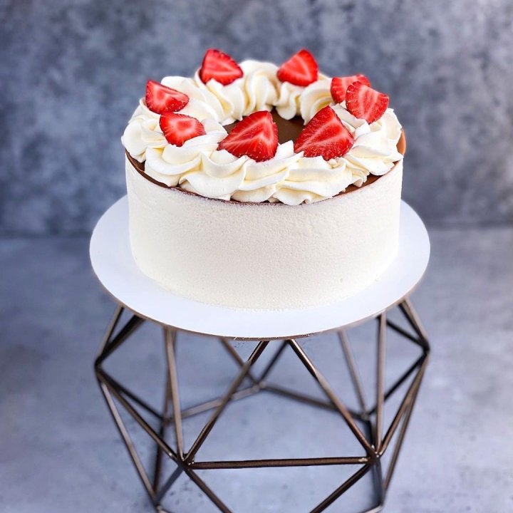 Торт "Клубника со сливками" в Тюмени