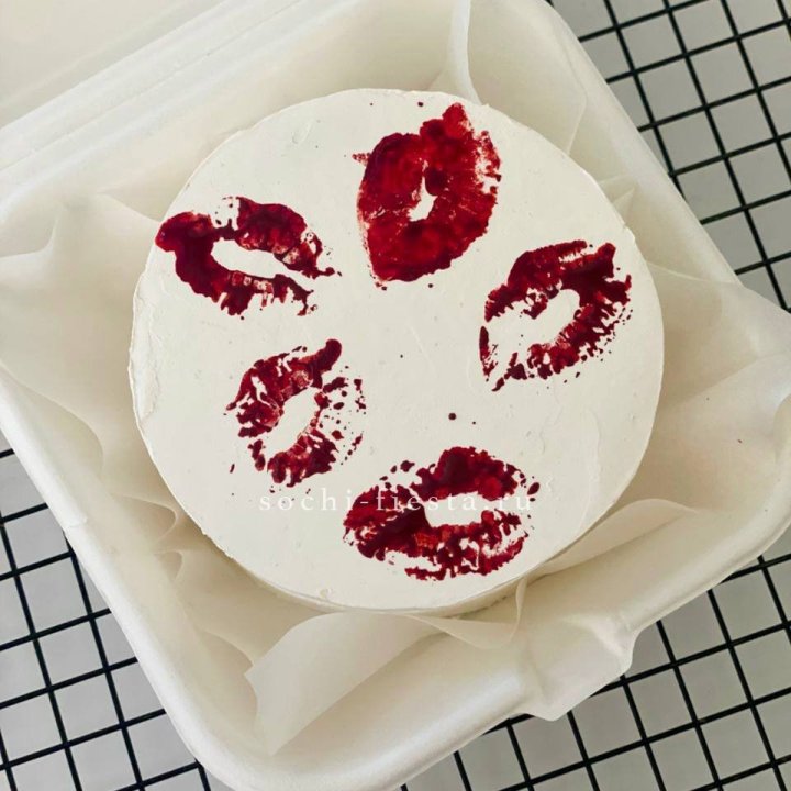 Бенто-торт "Поцелуй" в Тюмени