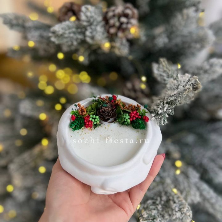 Свеча ароматическая в гипсе Руки с шишкой в Тюмени