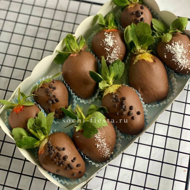 Клубника в шоколаде 10 ягод в Тюмени