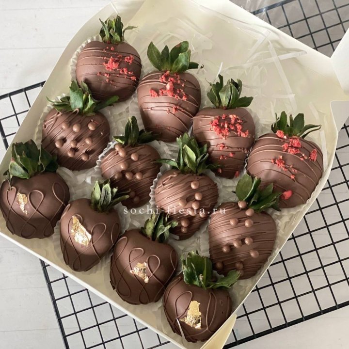 Клубника в шоколаде 12 ягод в Тюмени