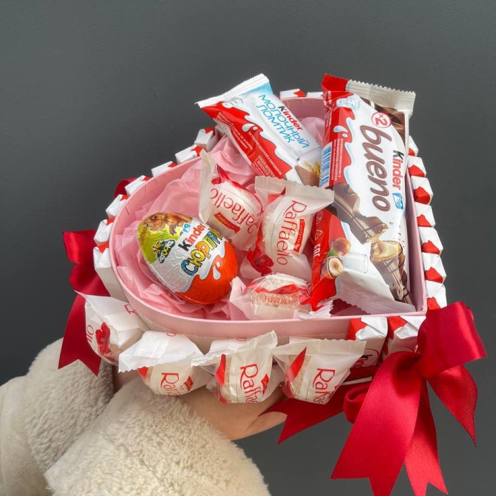 Бокс киндерами и раффаэлло в Тюмени