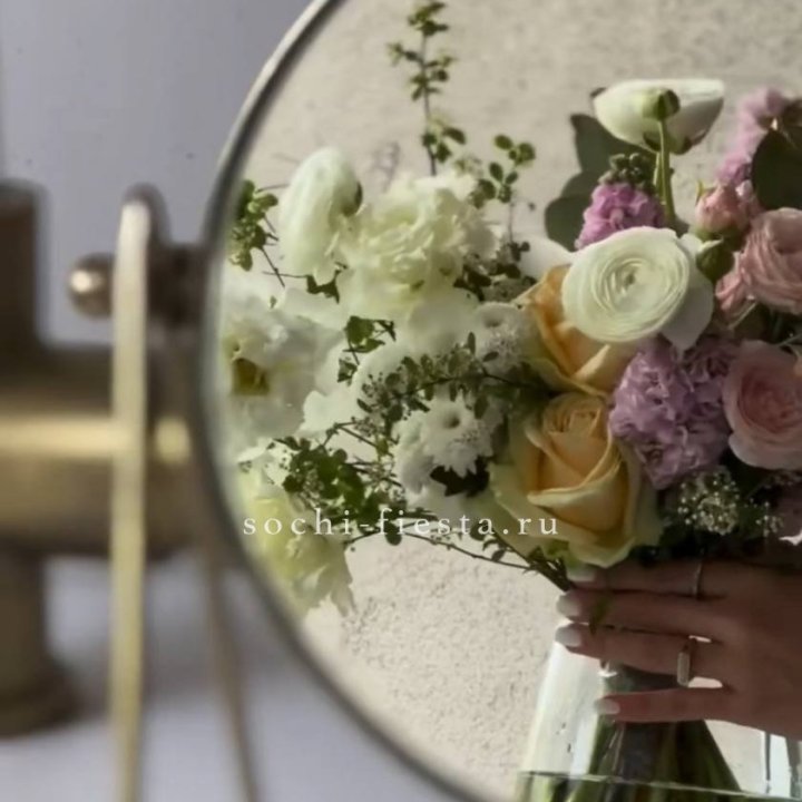 Цветочная подписка "Пакет средний" в Тюмени