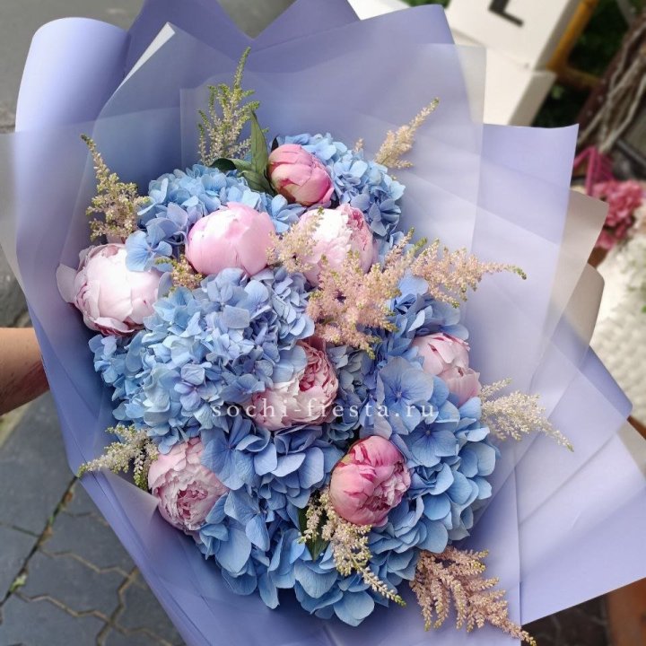 Дизайнерский букет с гортензией №3 в Тюмени