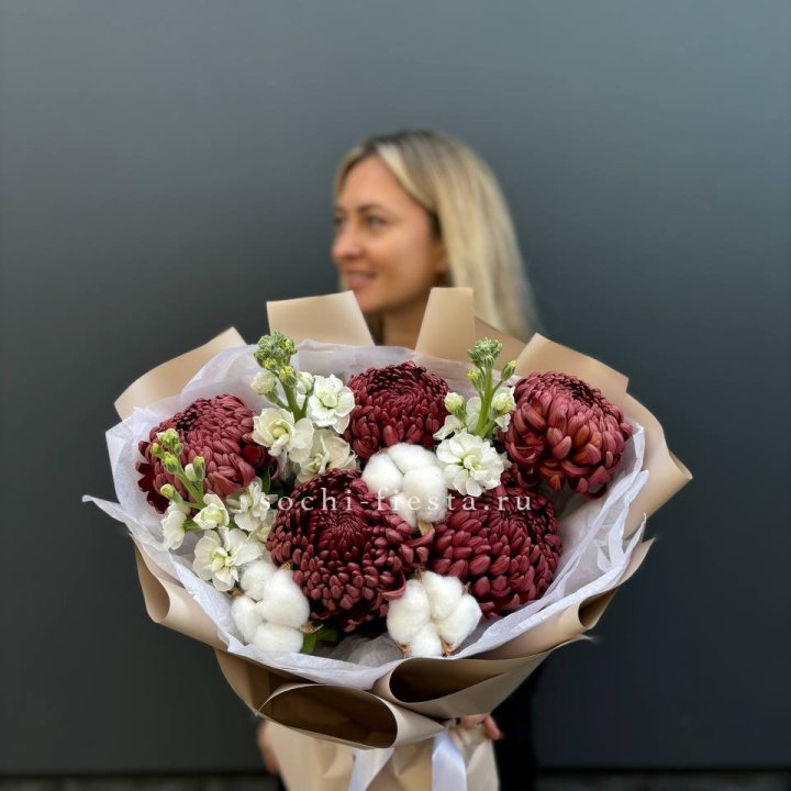 Хризантемы с маттиолой в Тюмени