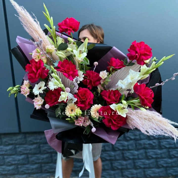 Дизайнерский букет Ред в Тюмени