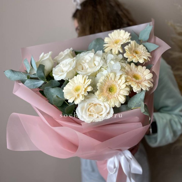 Букет роз, гортензии, гербер  в Тюмени