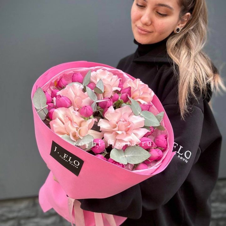 Букет французских и пионовидных роз "Ламиносо" в Тюмени