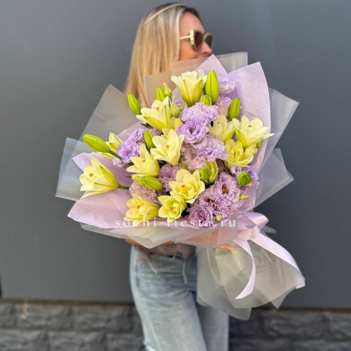 Букет лилий и эустом в Тюмени