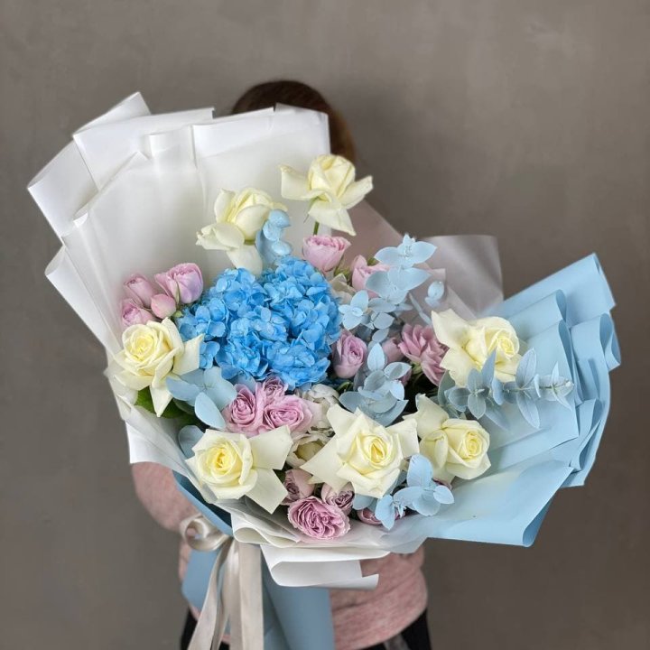 Дизайнерский букет "Блю скайфорт" в Тюмени