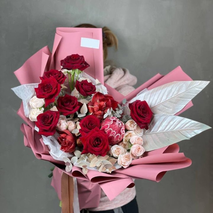 Дизайнерский букет "Ред Вильвет" в Тюмени