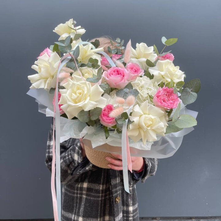 Кашпо с розами в Тюмени