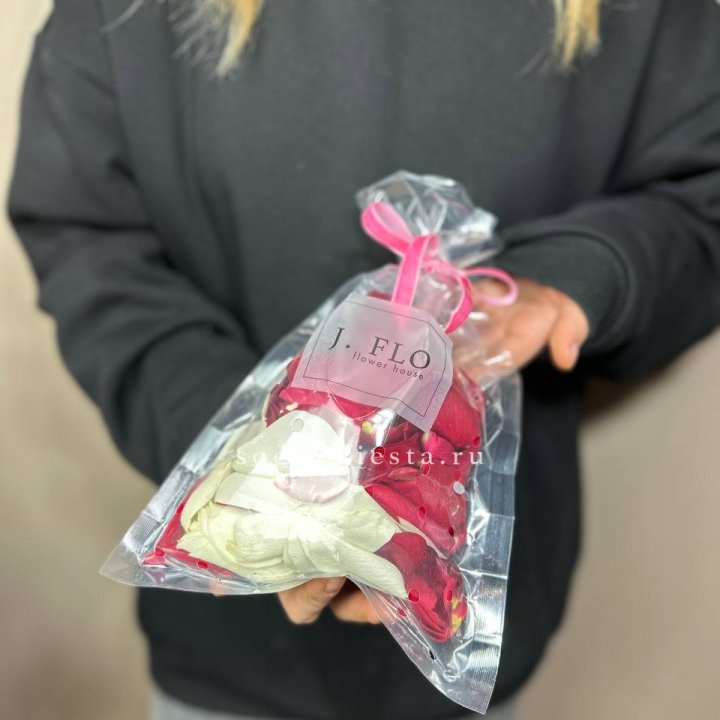 Лепестки роз в Тюмени