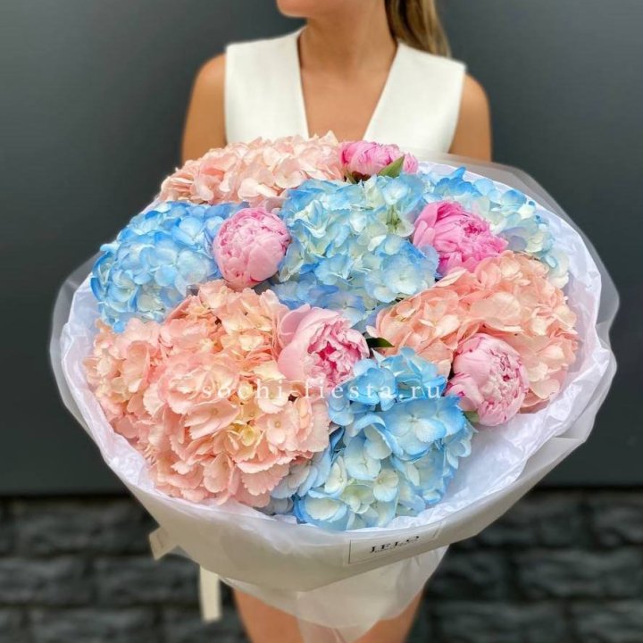 Дуобукет гортензии с пионами  в Тюмени
