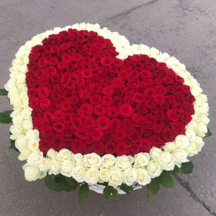 333 розы в корзине в Тюмени