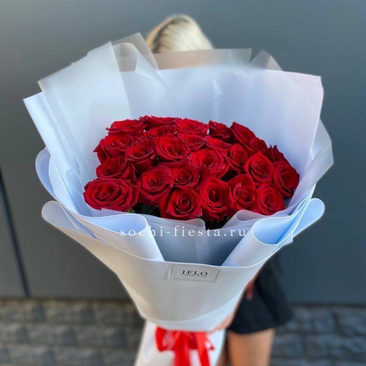 25 высоких роз  в Тюмени