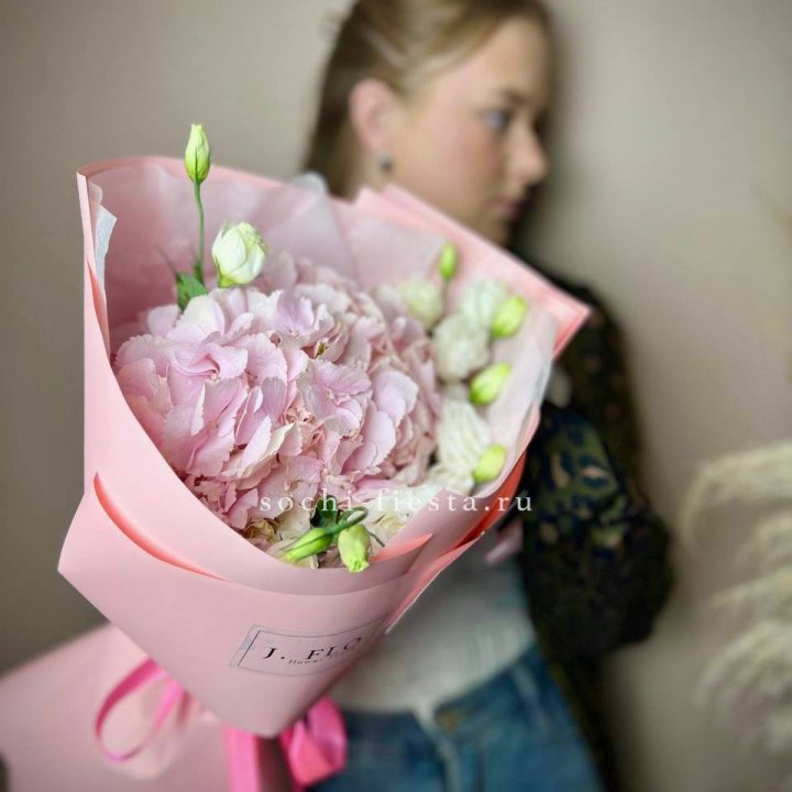 Букет с гортензией №2 в Тюмени