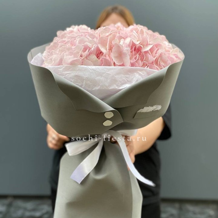  Букет  пиджачок из 5 гортензий в Тюмени