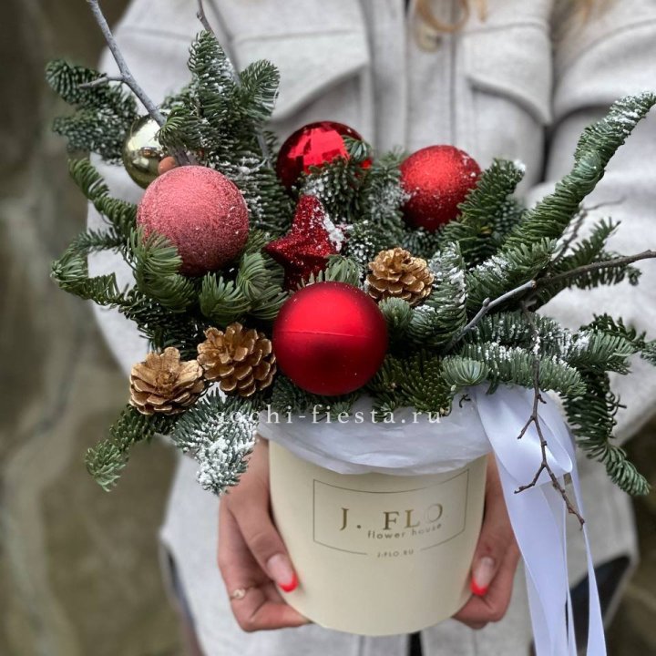 Новогодняя композиция в коробке ред в Тюмени