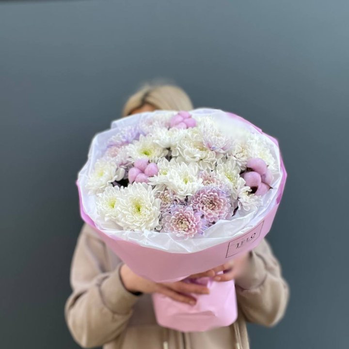 7 нежных хризантем в Тюмени