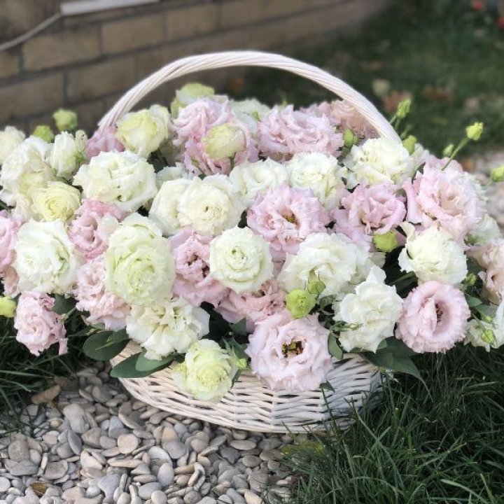 Корзина с эустомой в Тюмени