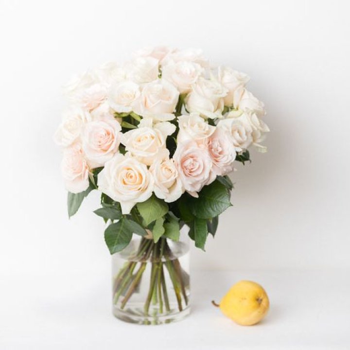 25 кремовых роз в Тюмени