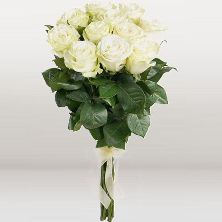 11 белых голландских роз в Тюмени