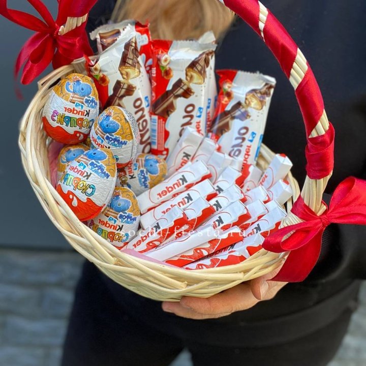 Корзина с киндерами  в Тюмени
